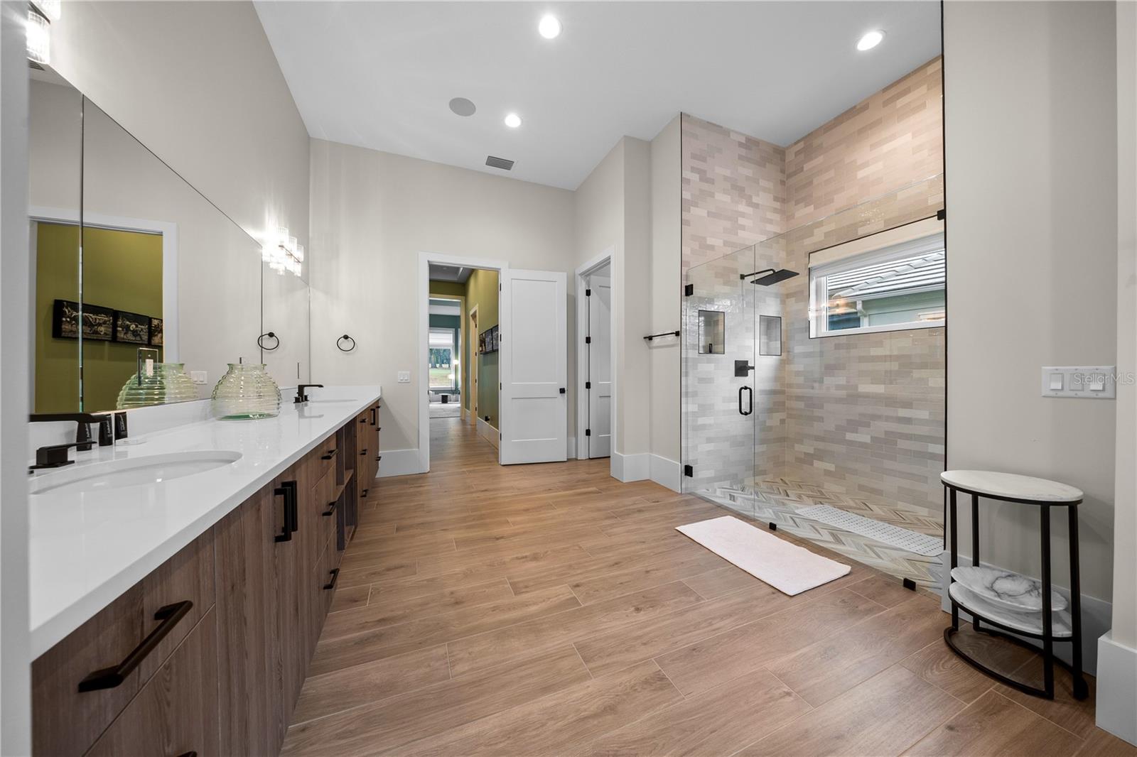 OM714903 Property Photo