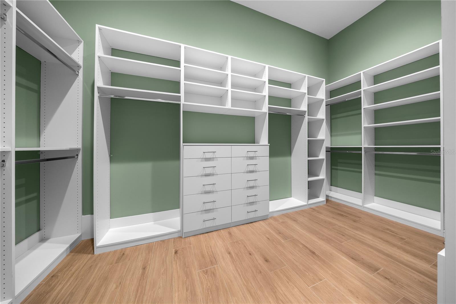 OM714903 Property Photo