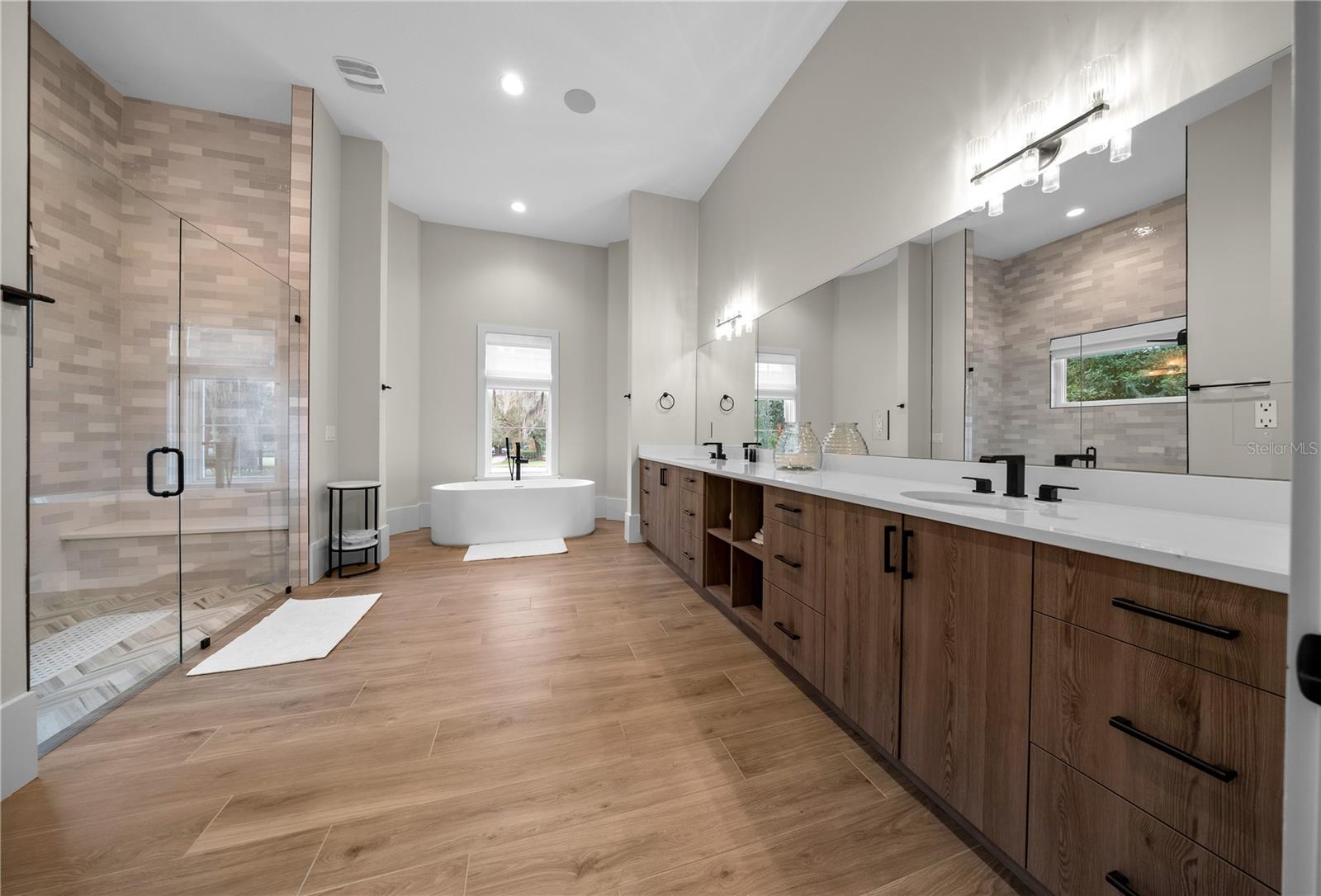 OM714903 Property Photo