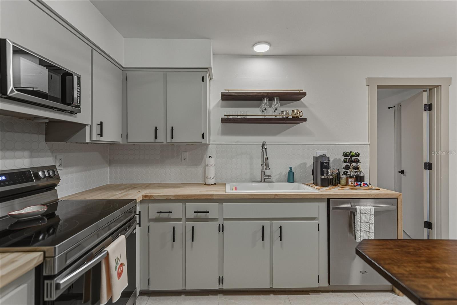 TB8455596 Property Photo