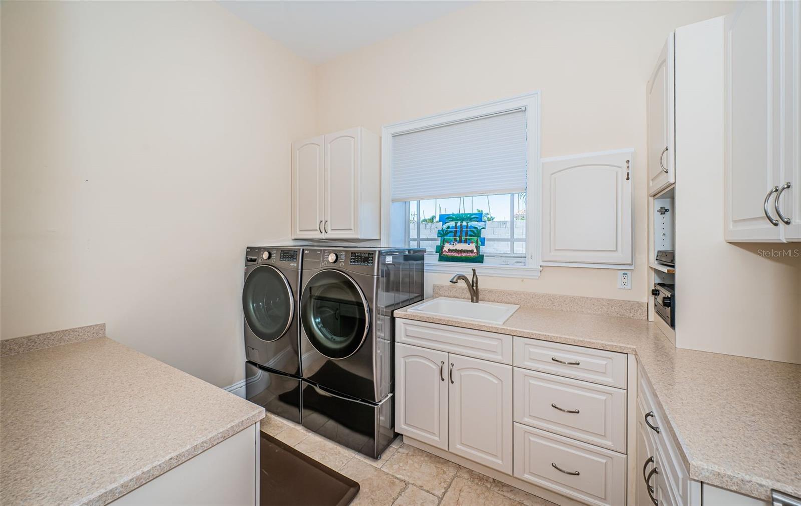 TB8455716 Property Photo