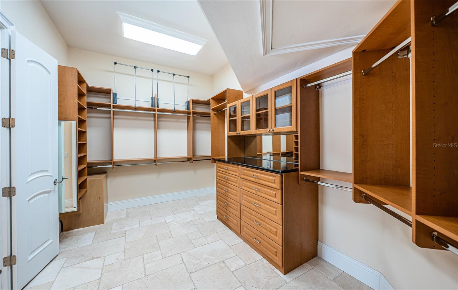 TB8455716 Property Photo