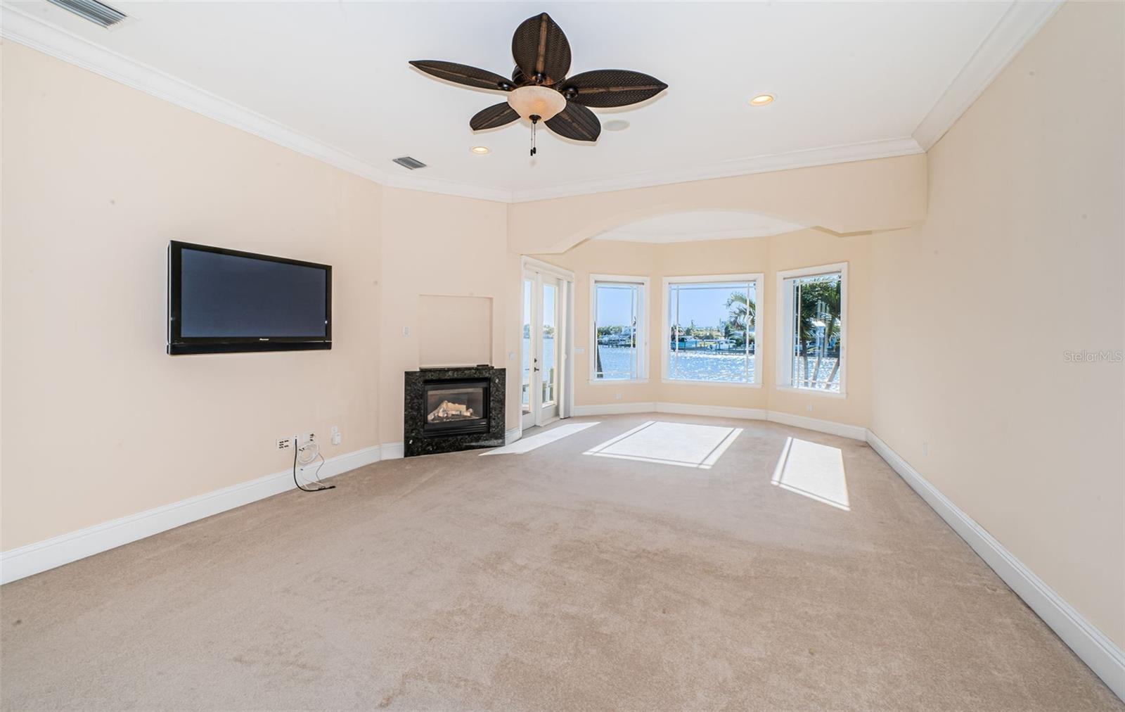 TB8455716 Property Photo