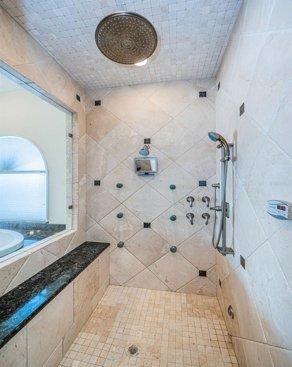 TB8455716 Property Photo