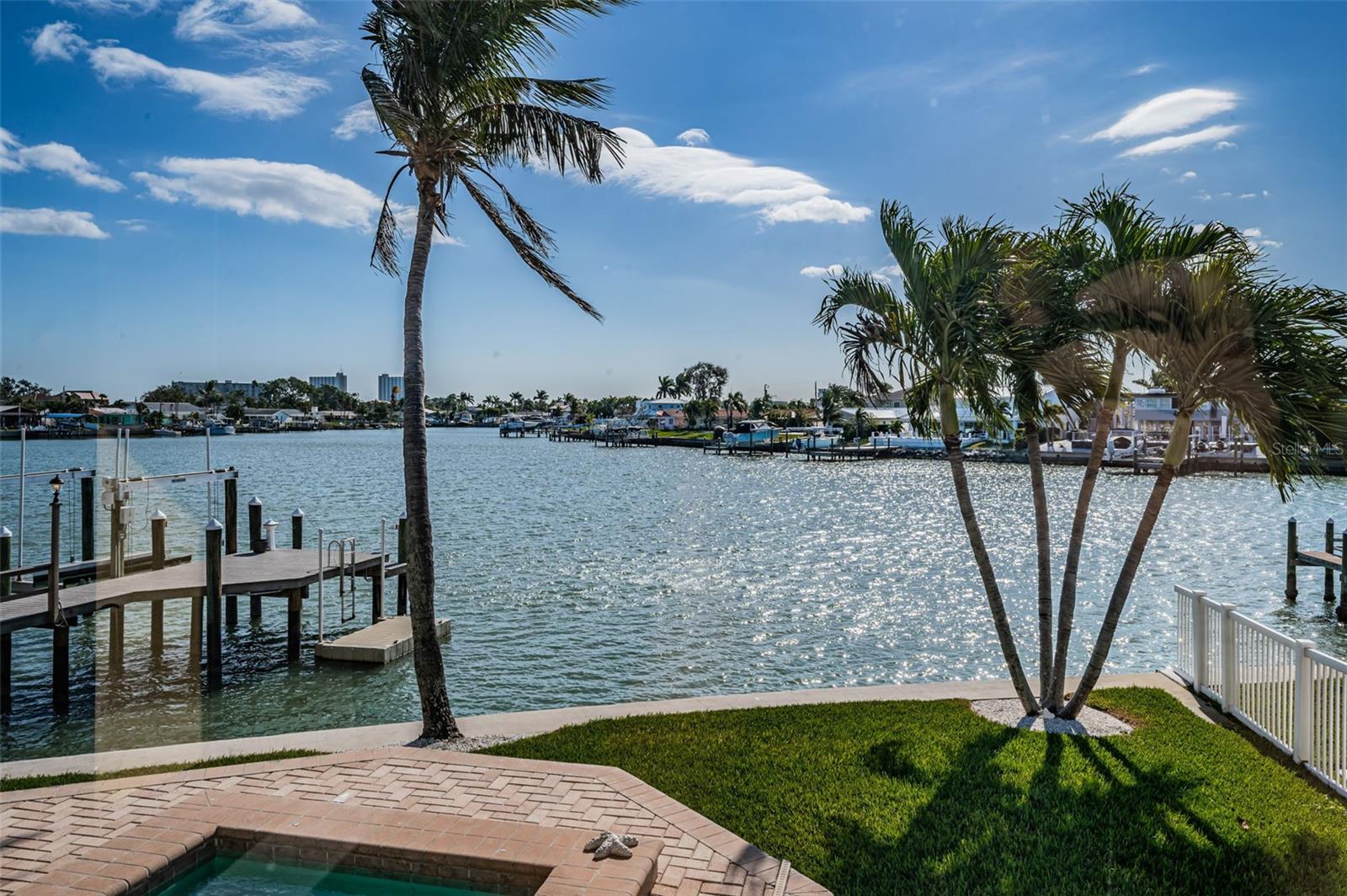 TB8455716 Property Photo