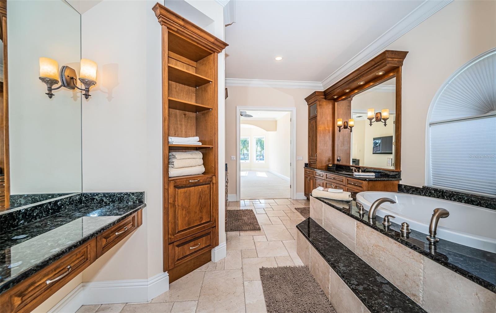 TB8455716 Property Photo