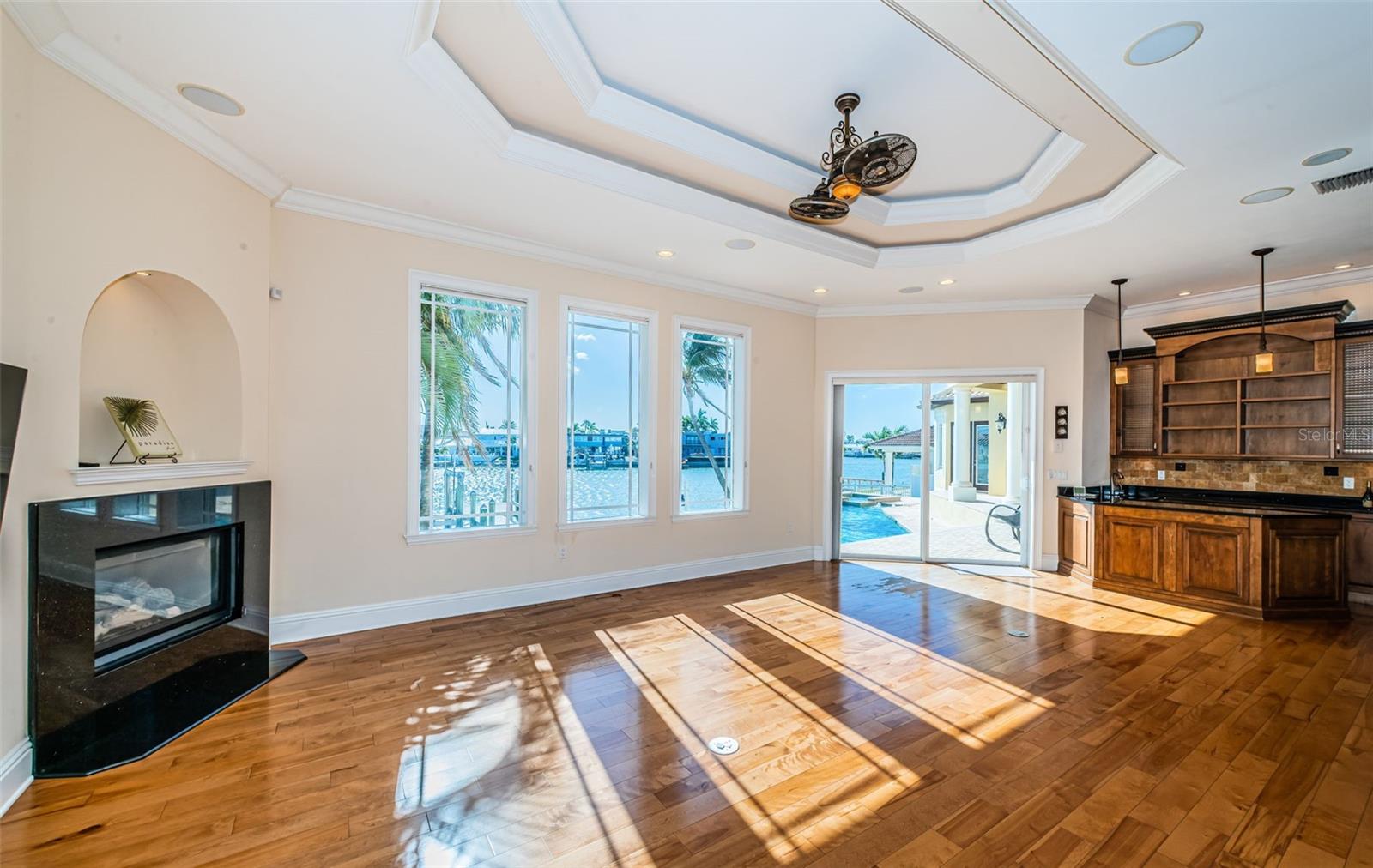 TB8455716 Property Photo