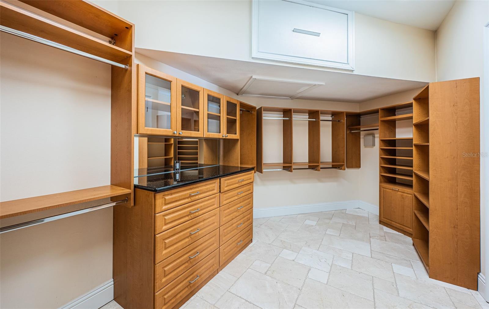 TB8455716 Property Photo