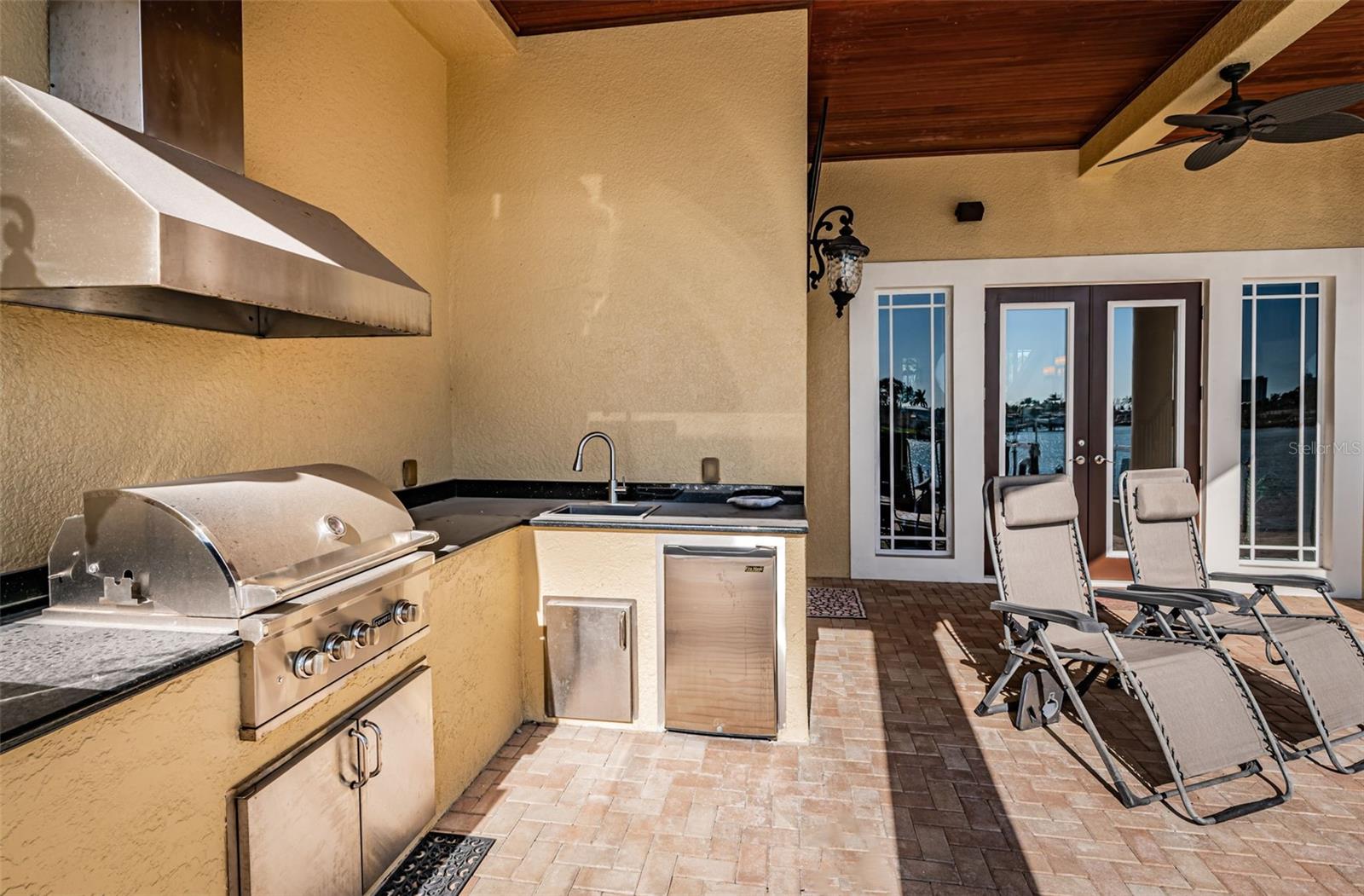 TB8455716 Property Photo