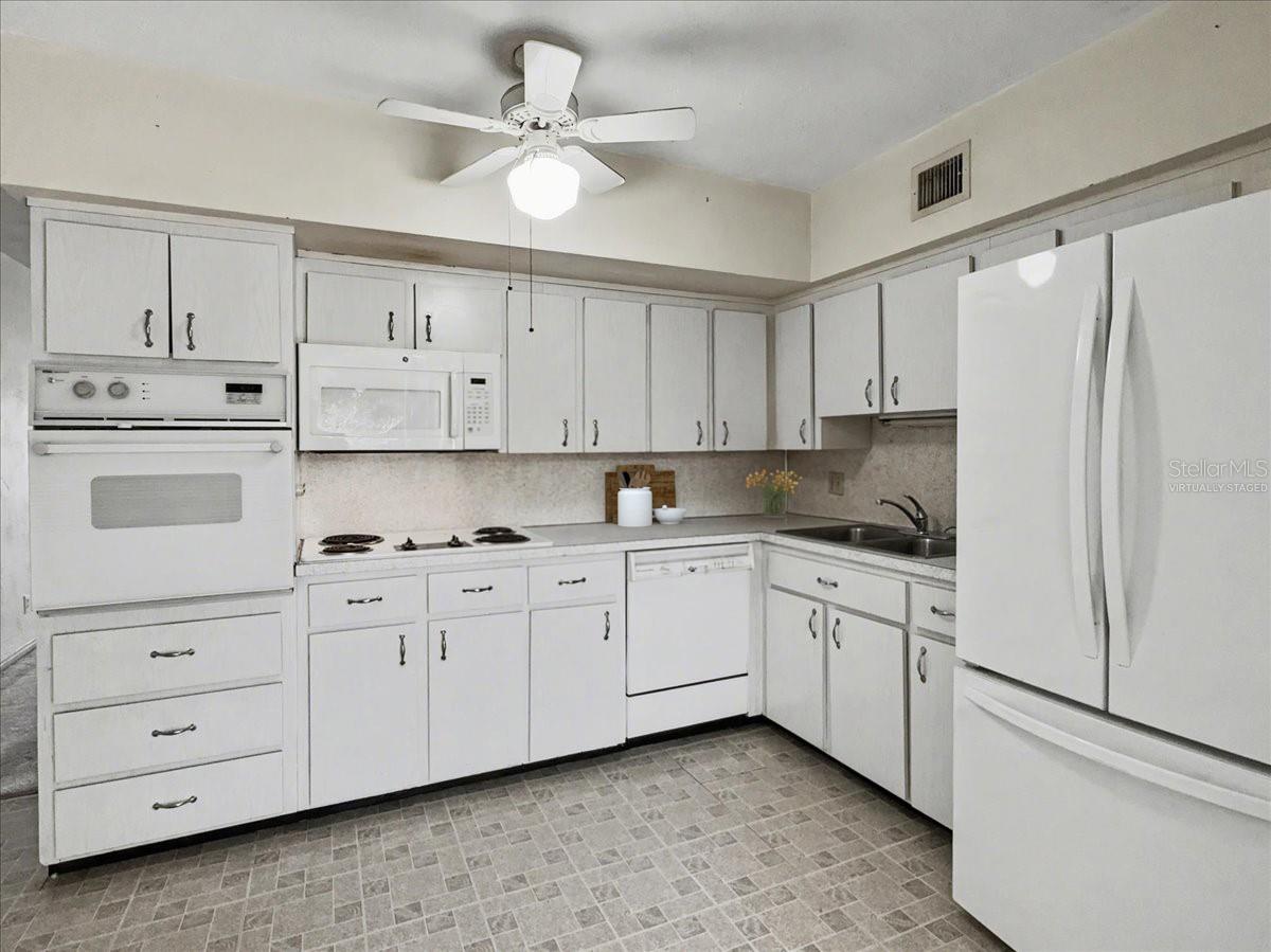 TB8455832 Property Photo