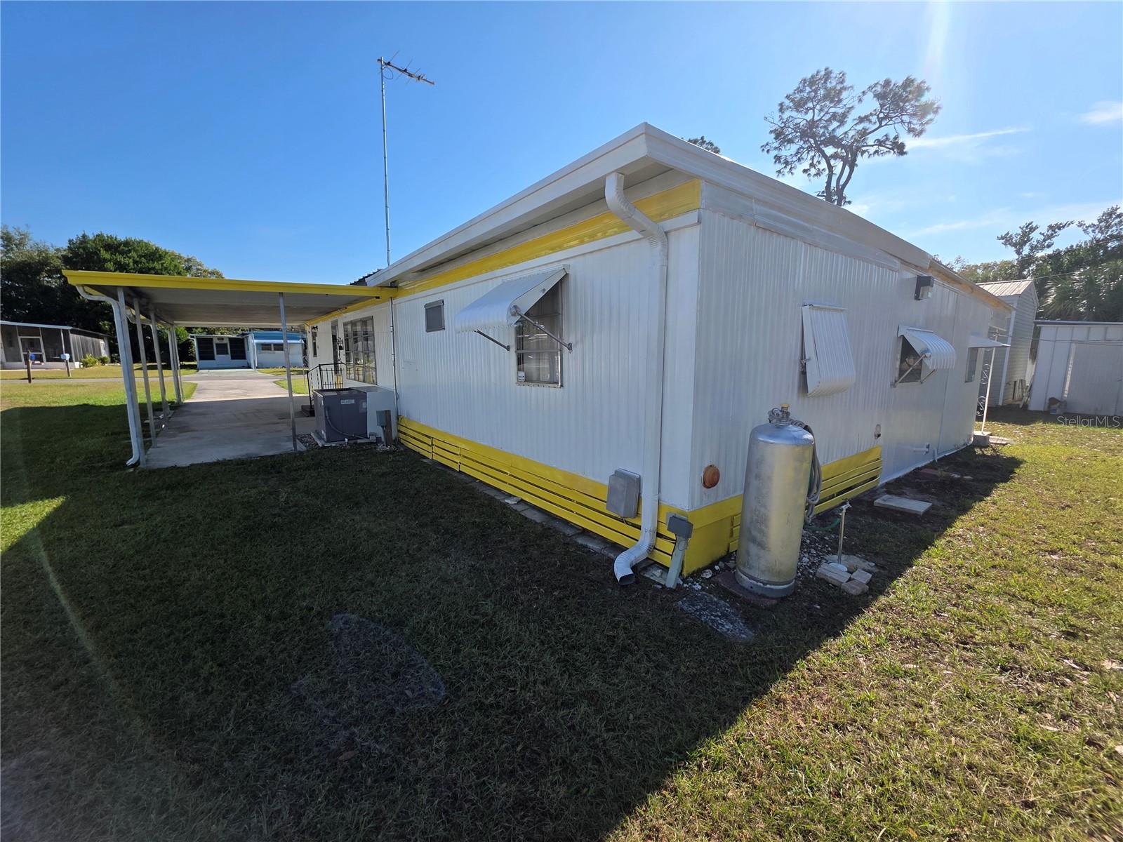 TB8455836 Property Photo