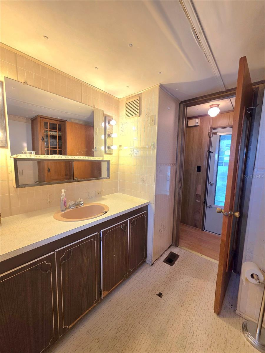 TB8455836 Property Photo