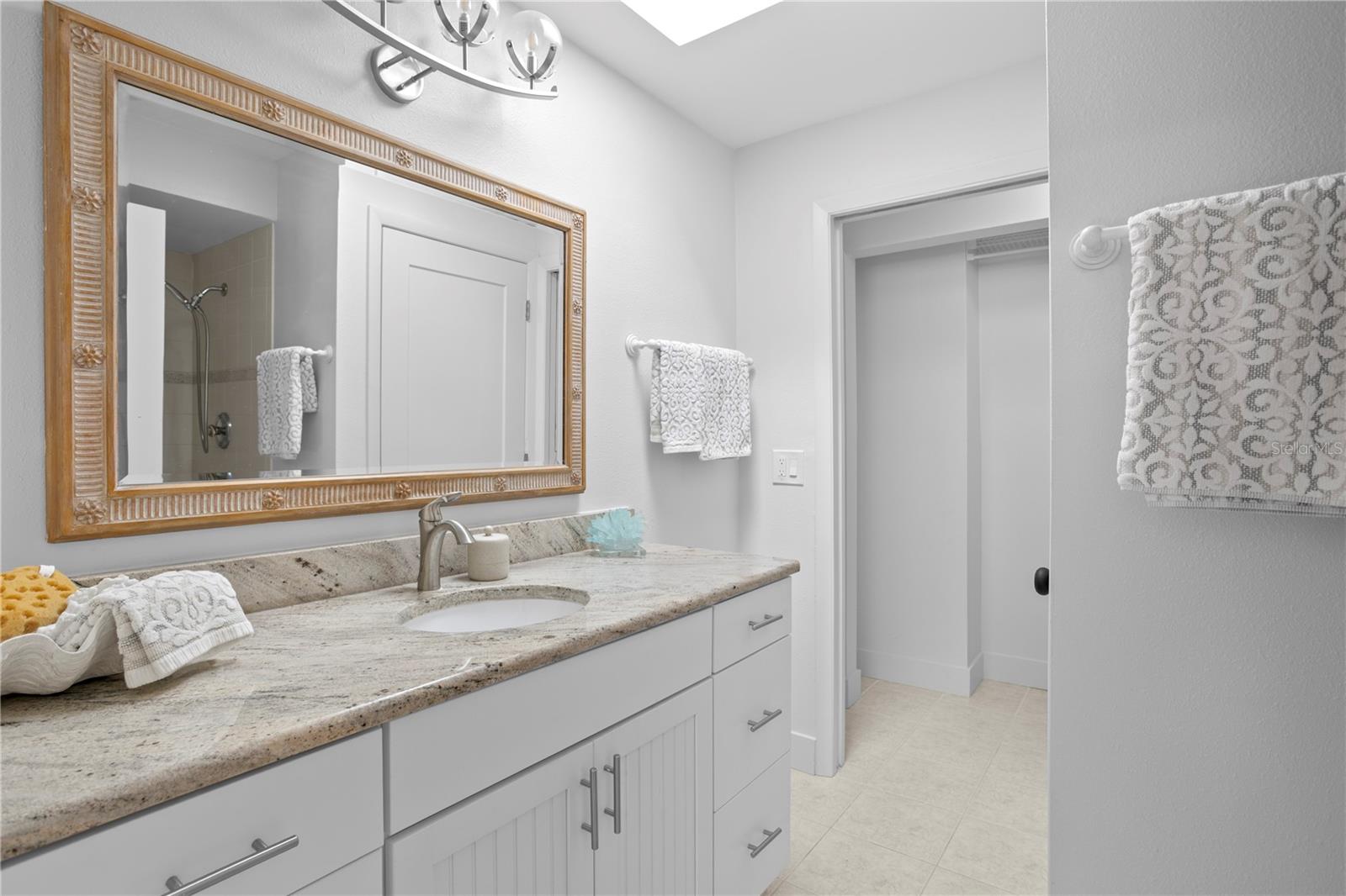 2nd Primary with ensuite, private water closet, walk in closet