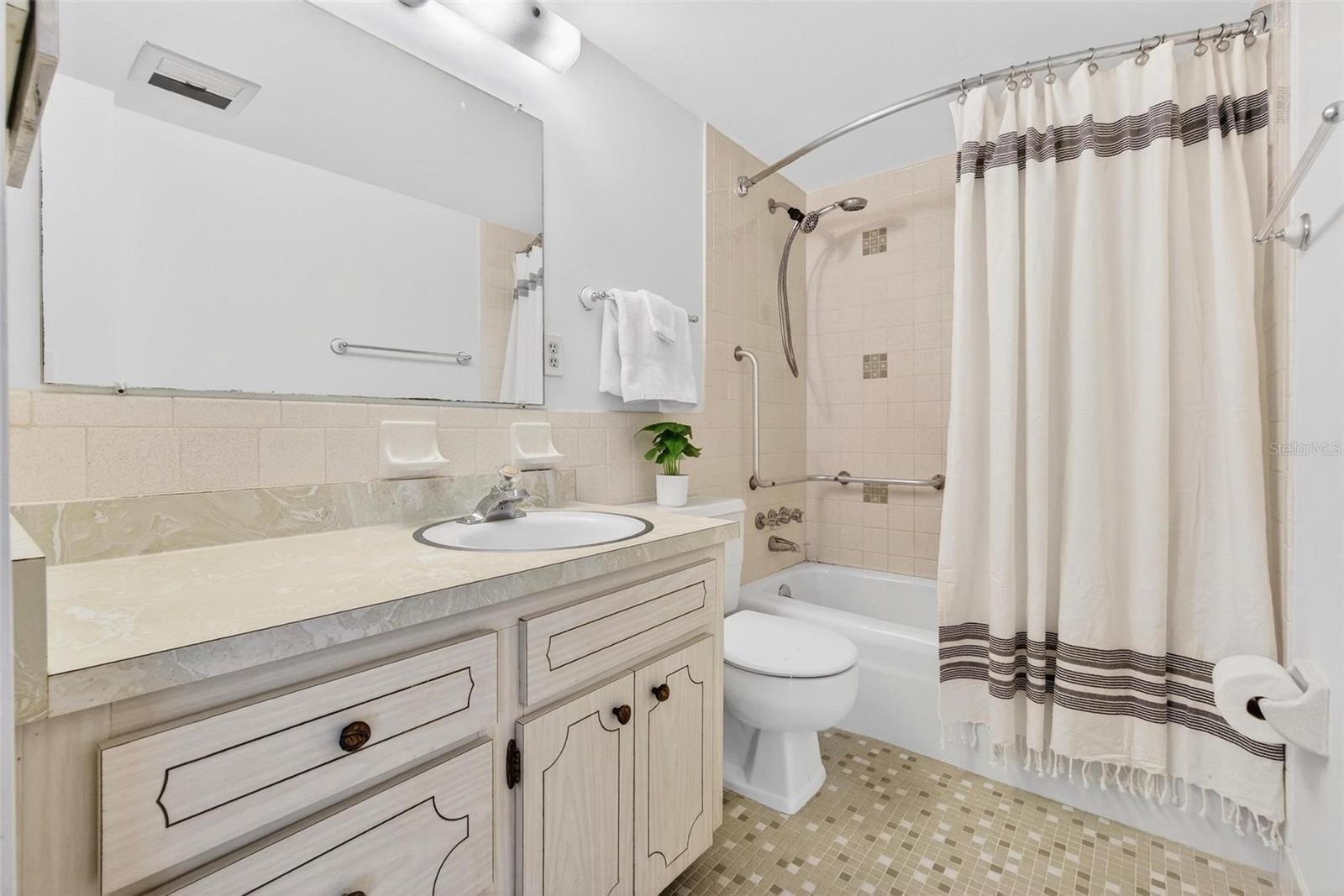 TB8455870 Property Photo