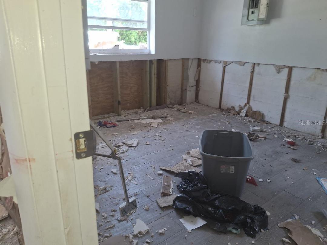 TB8455879 Property Photo