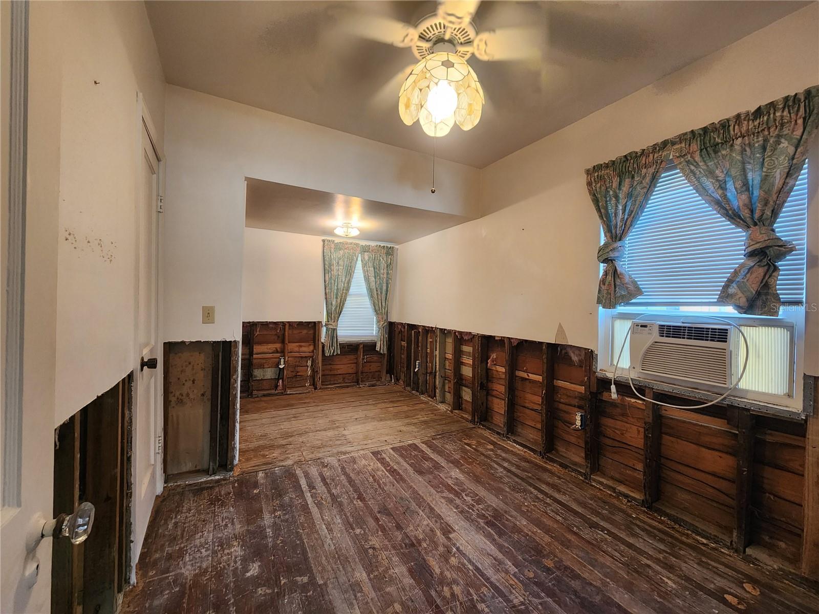 A4675044 Property Photo