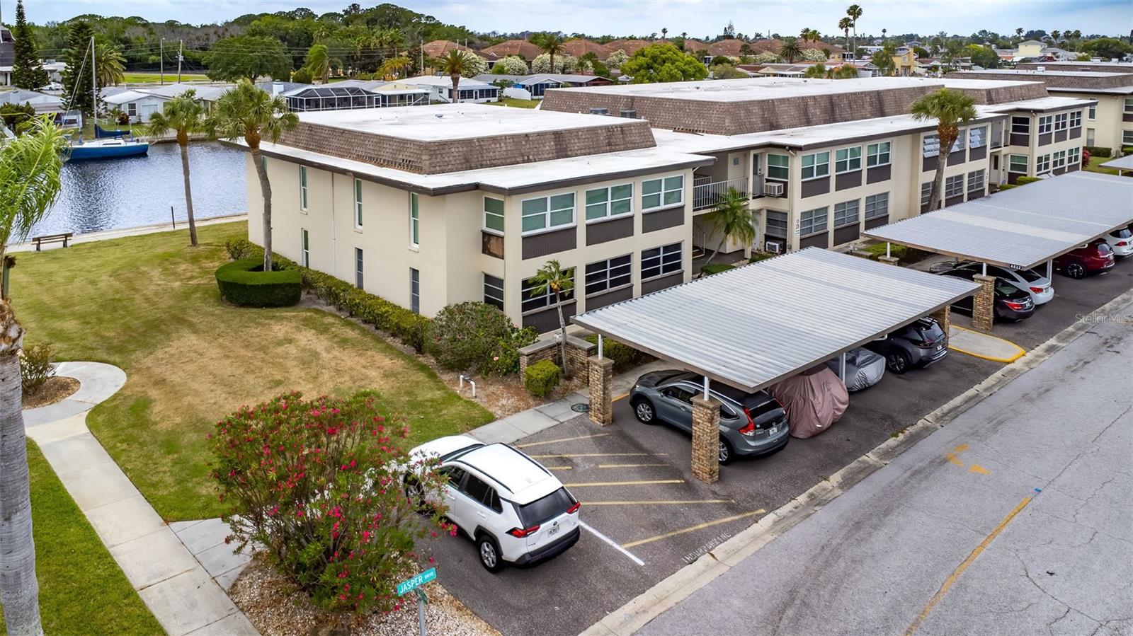 TB8455917 Property Photo