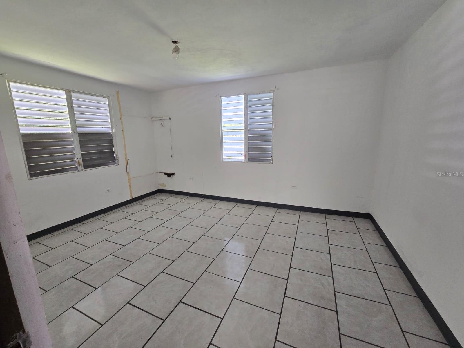 PR9117947 Property Photo