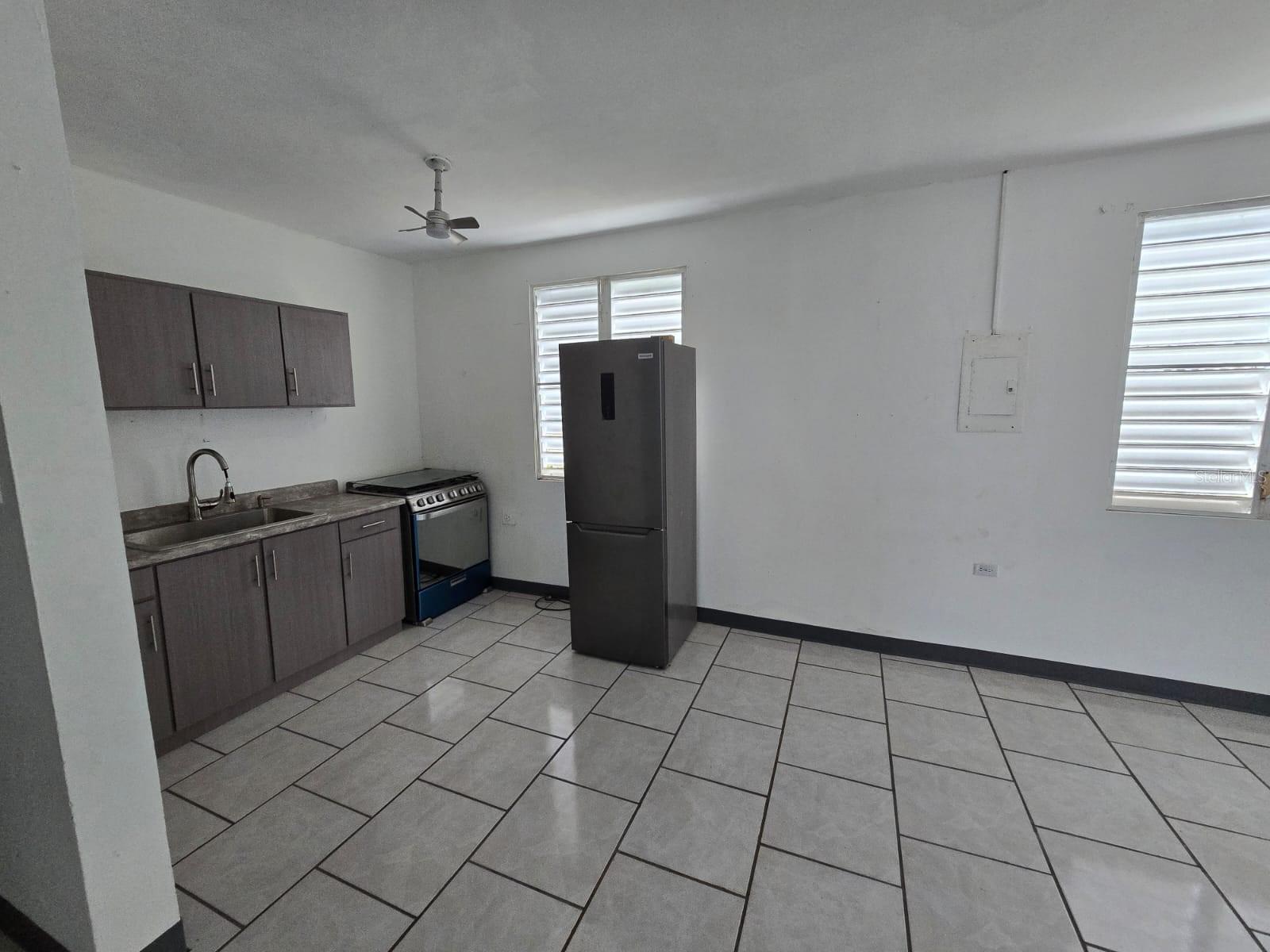 PR9117947 Property Photo