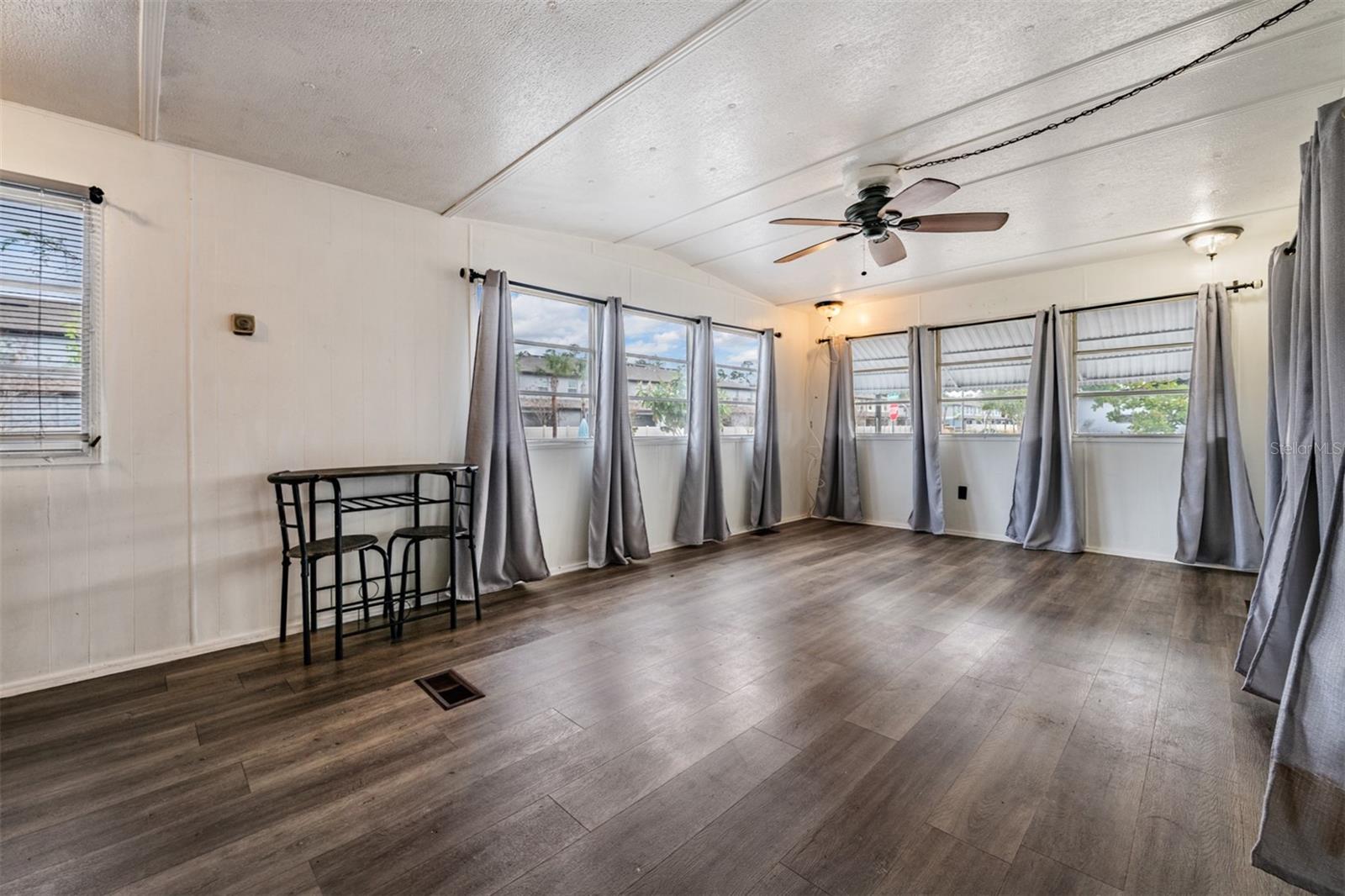 TB8455954 Property Photo