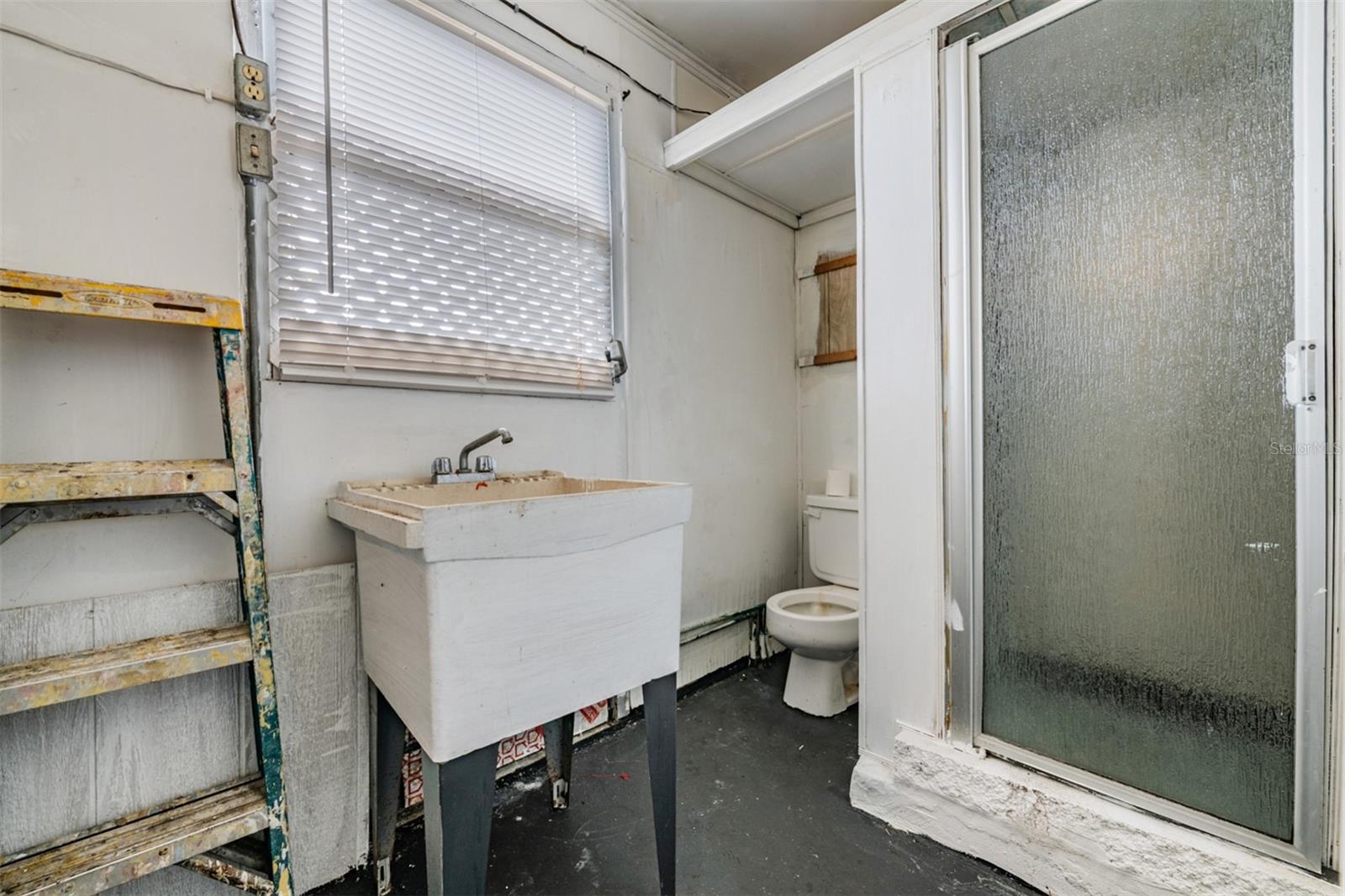 TB8455954 Property Photo