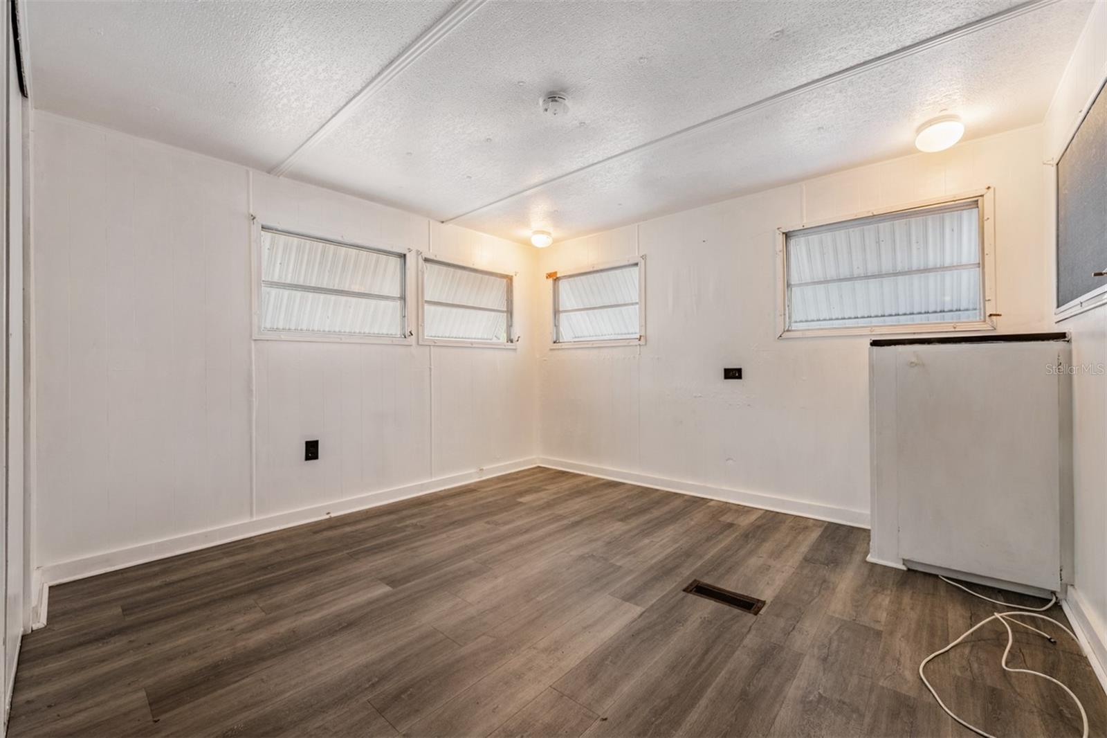 TB8455954 Property Photo