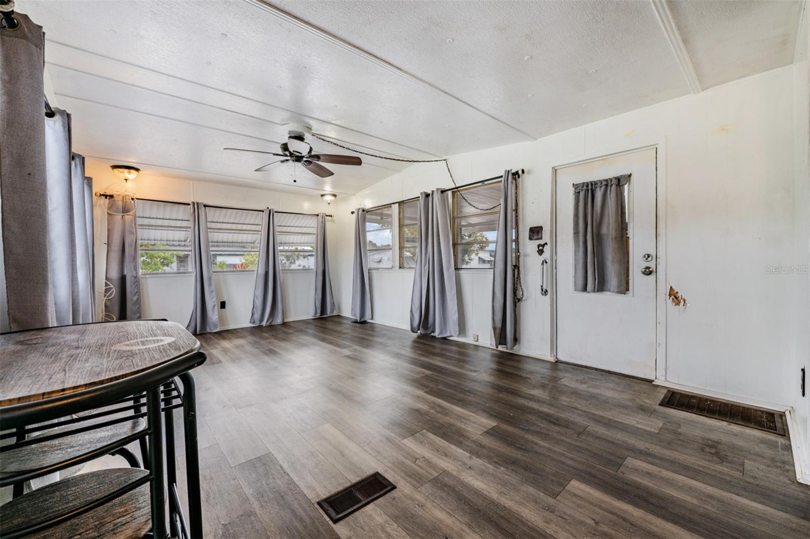 TB8455954 Property Photo