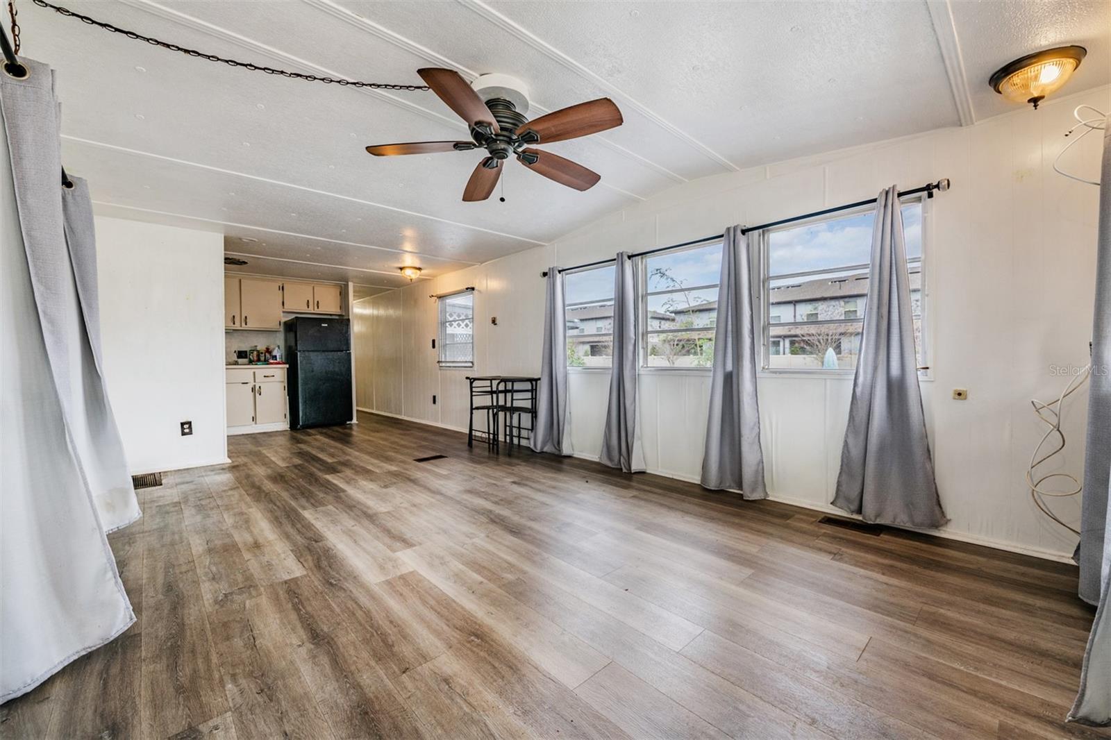 TB8455954 Property Photo