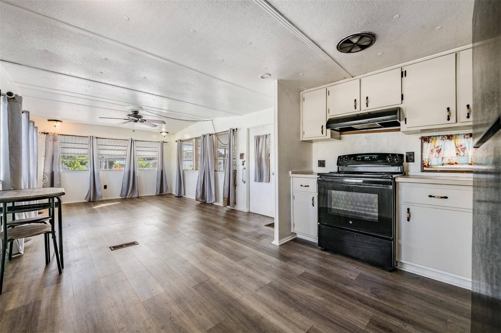 TB8455954 Property Photo