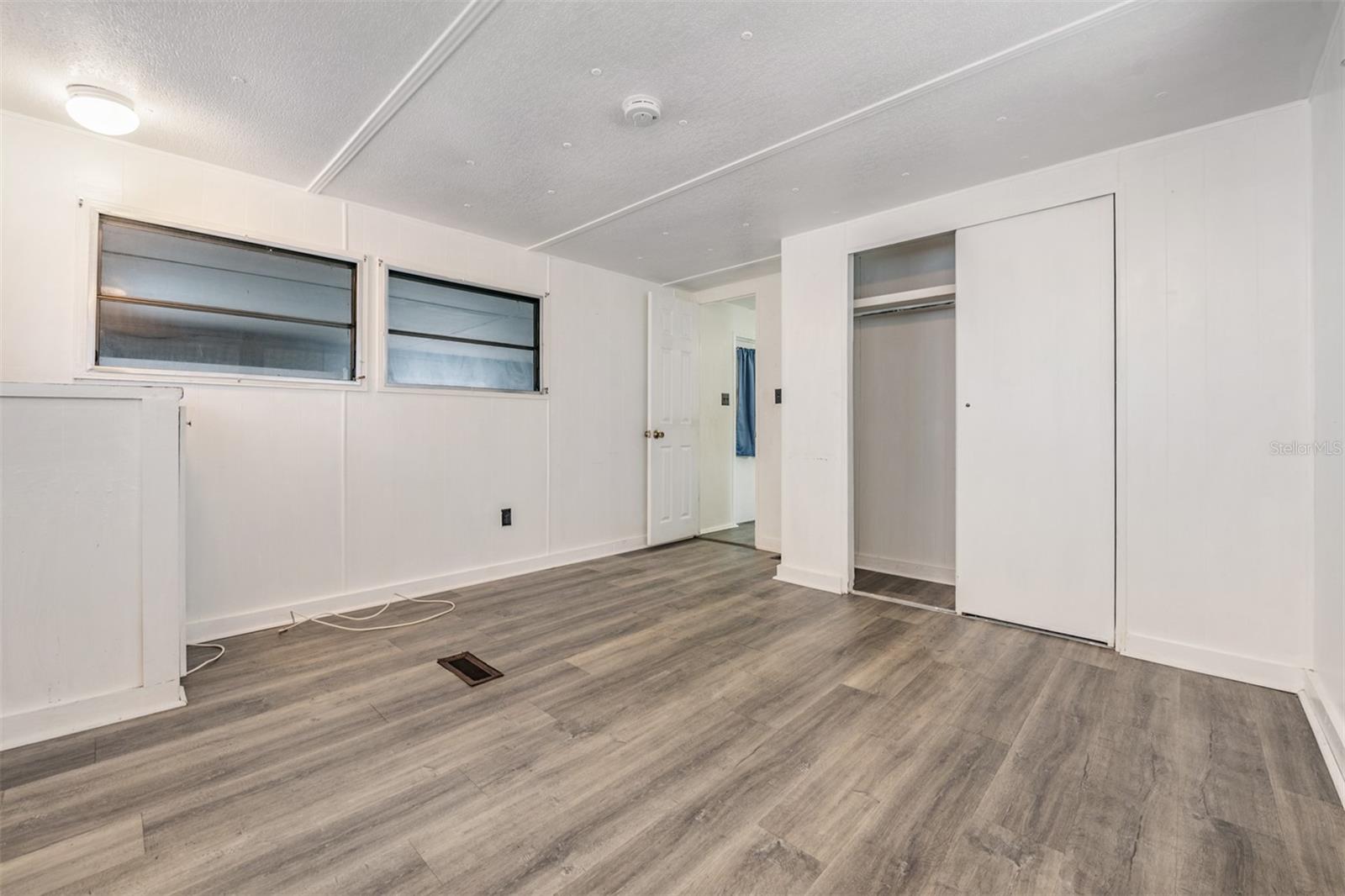 TB8455954 Property Photo