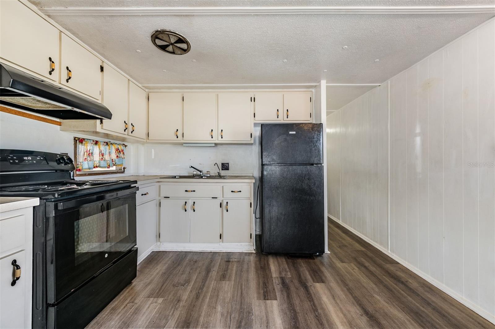 TB8455954 Property Photo