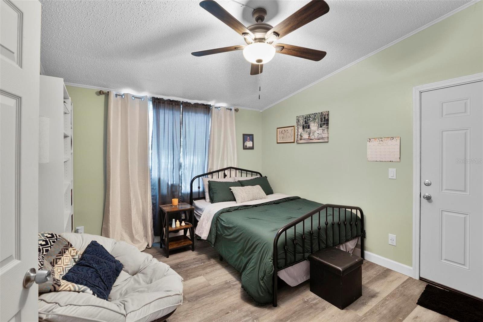 1858 PINE TREE, EDGEWATER, FL, 32141