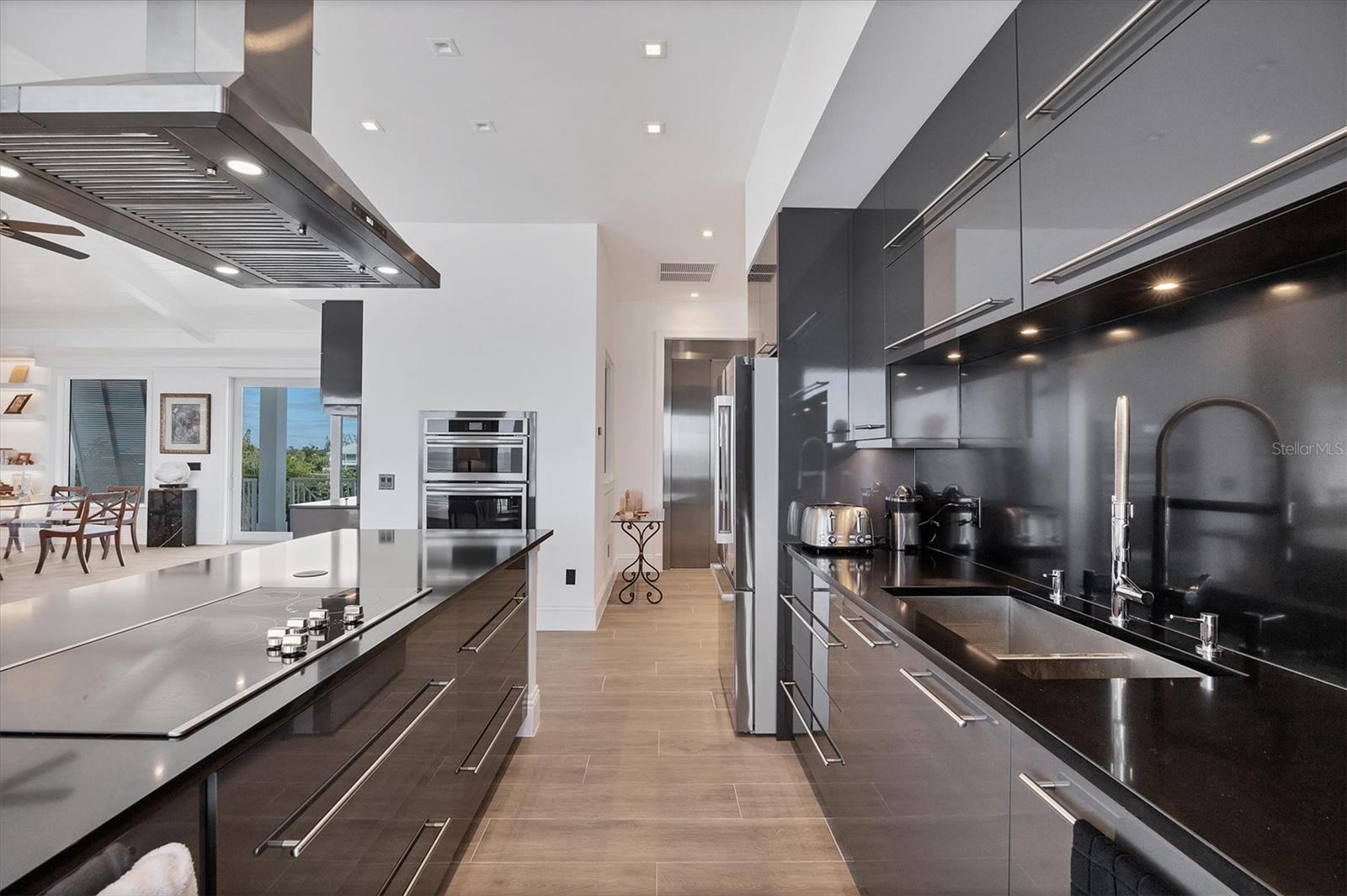 D6145179 Property Photo