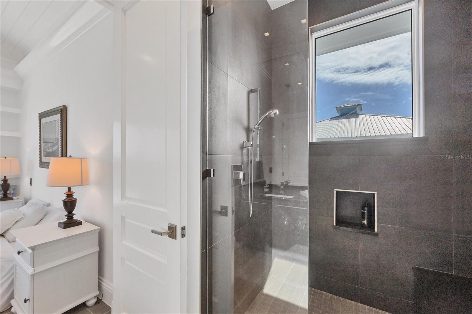 D6145179 Property Photo