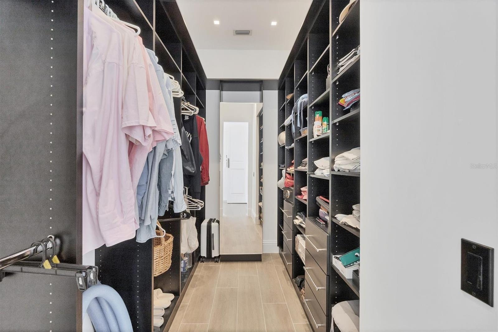 D6145179 Property Photo