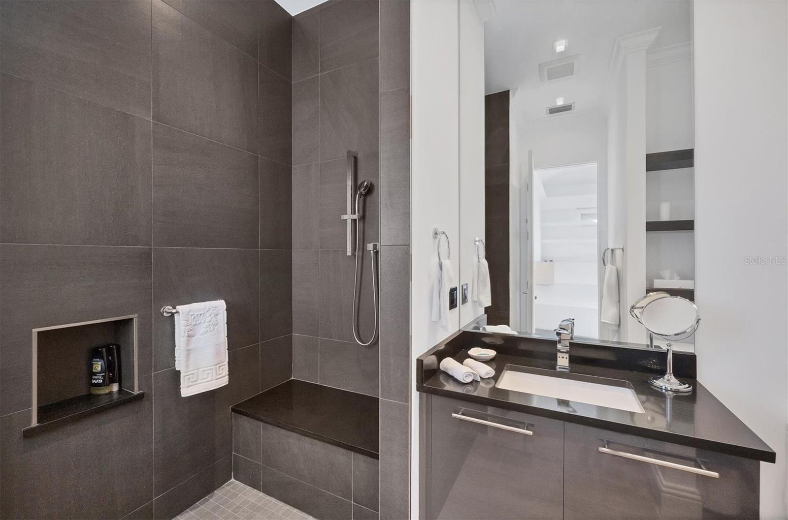 D6145179 Property Photo