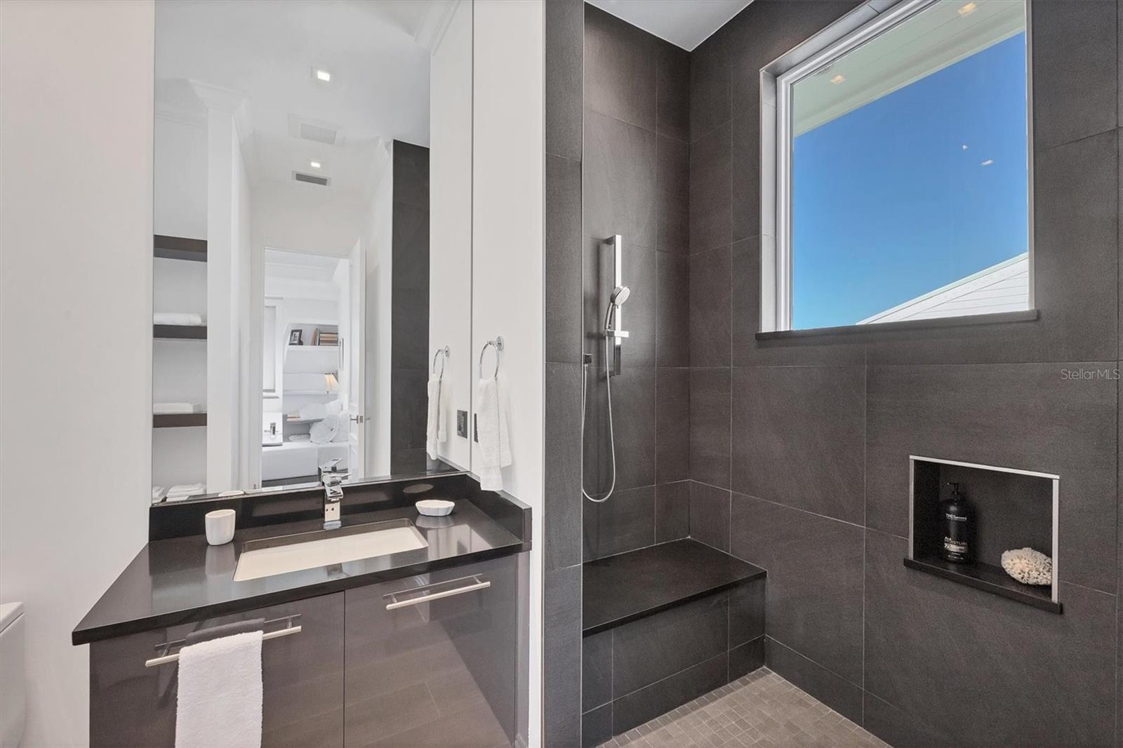 D6145179 Property Photo