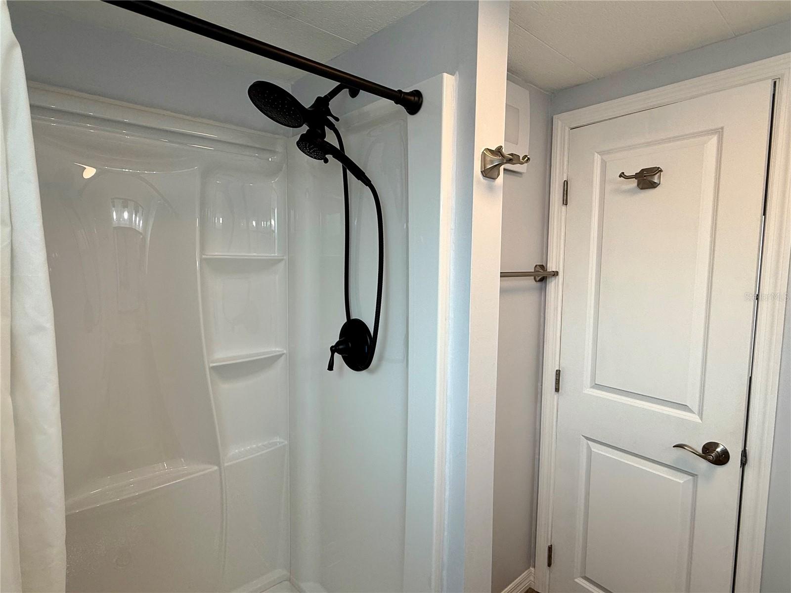 TB8456002 Property Photo