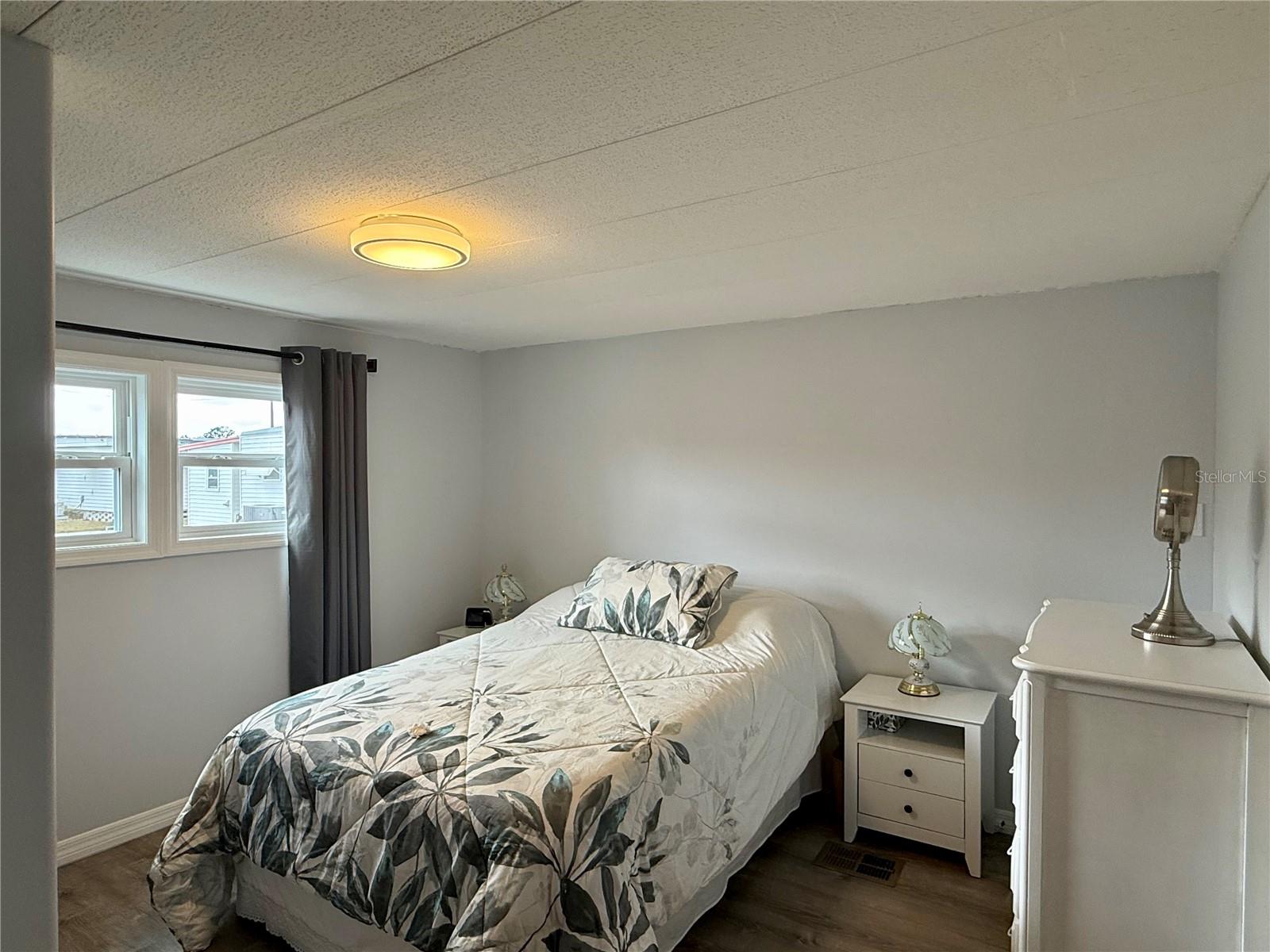 TB8456002 Property Photo