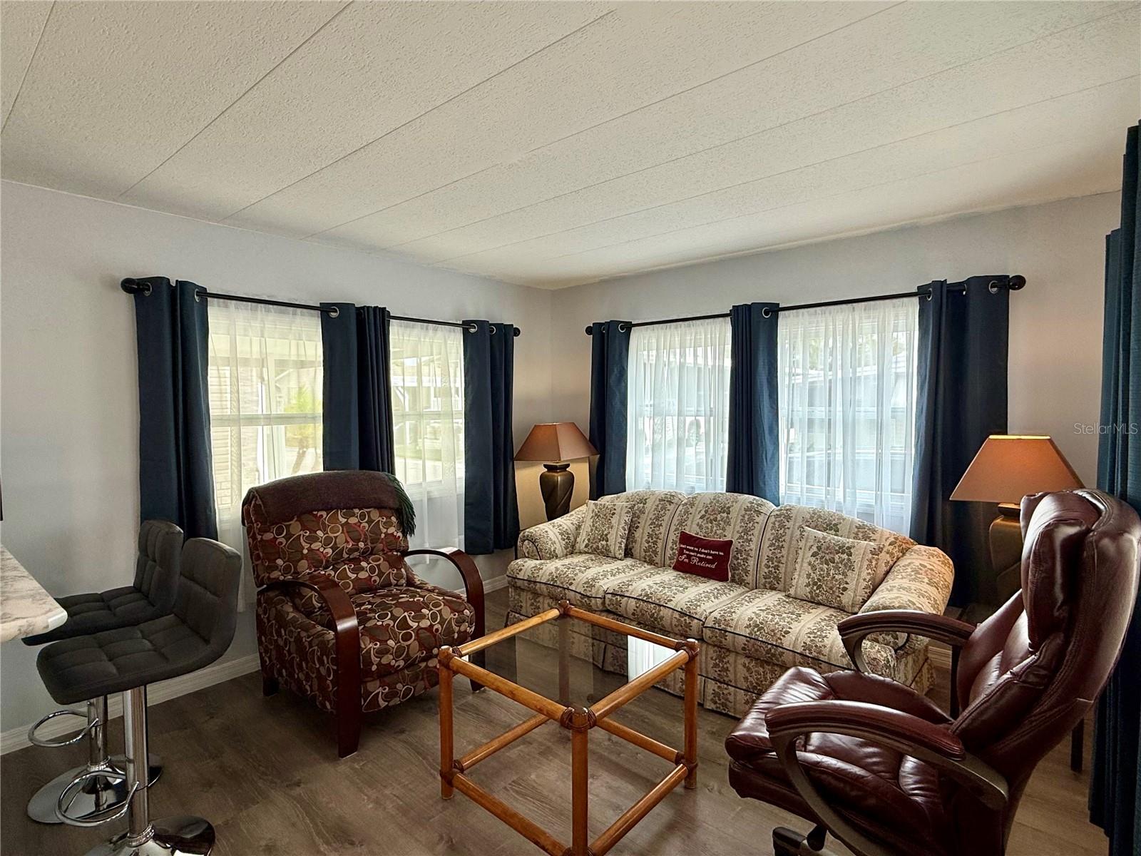 TB8456002 Property Photo