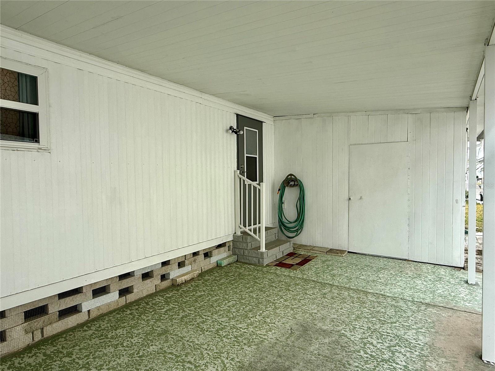 TB8456002 Property Photo