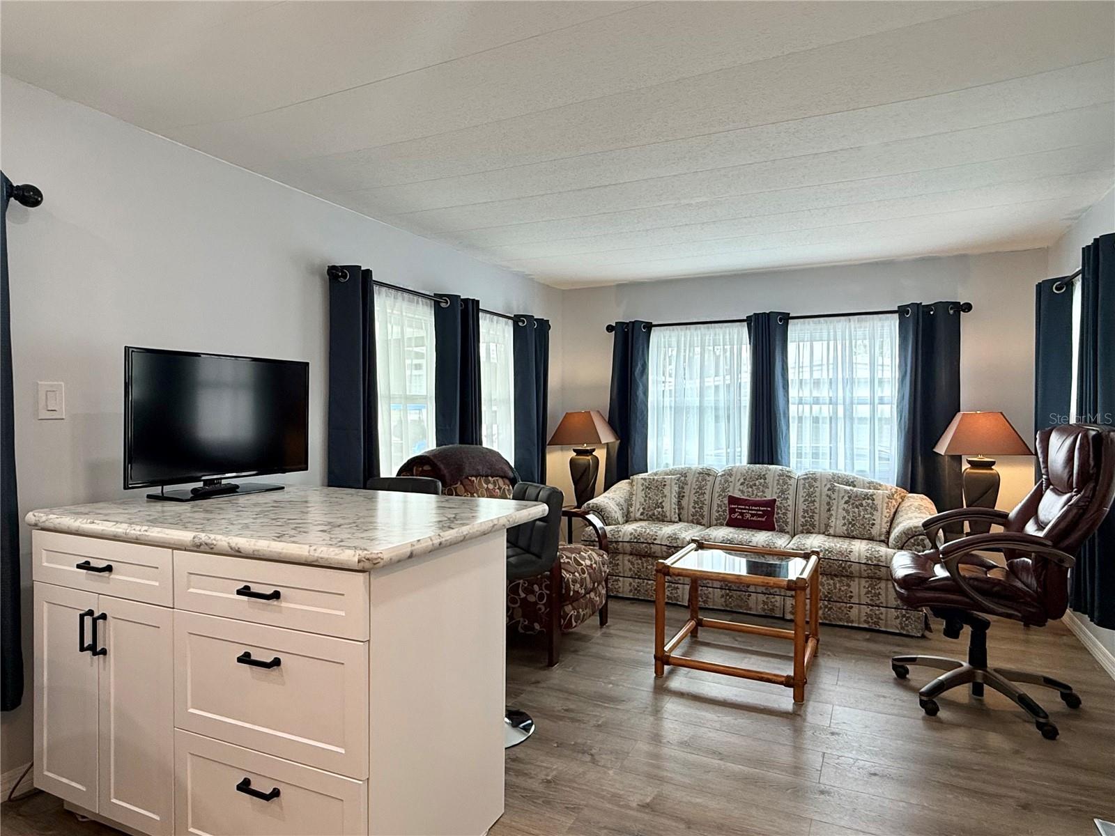 TB8456002 Property Photo