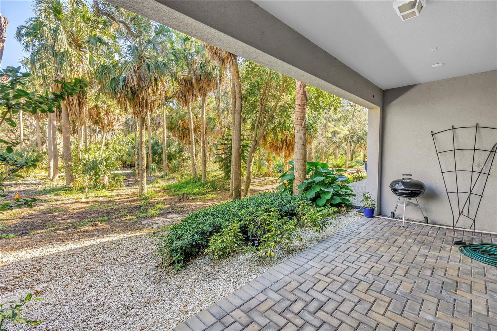 TB8456006 Property Photo