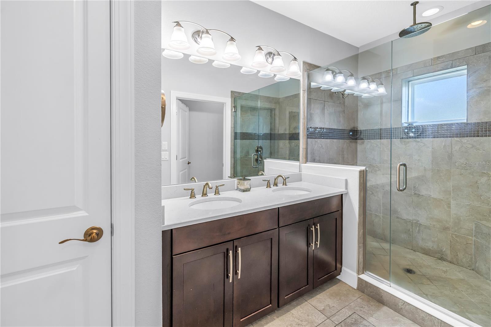 TB8456006 Property Photo