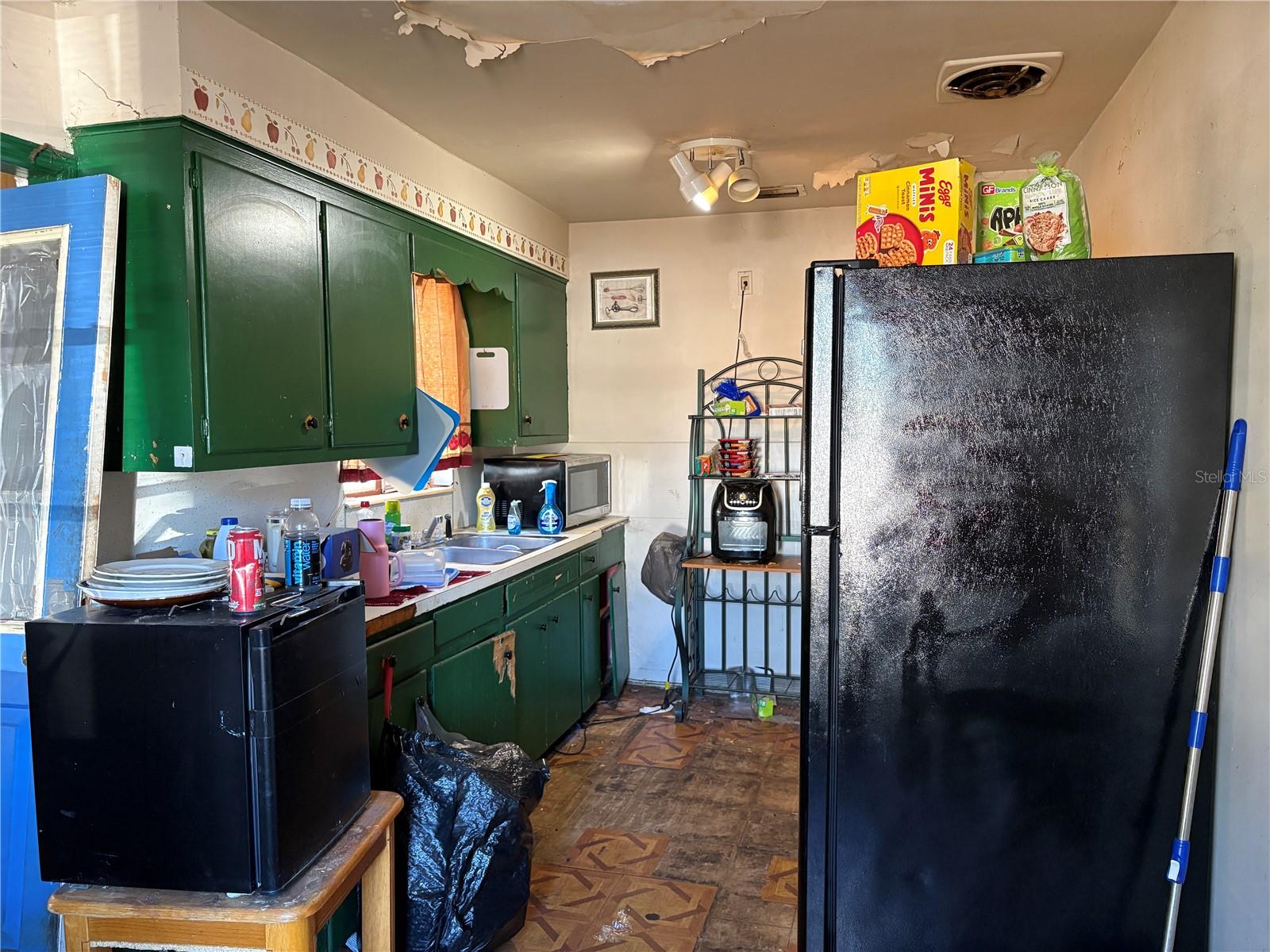 TB8456033 Property Photo