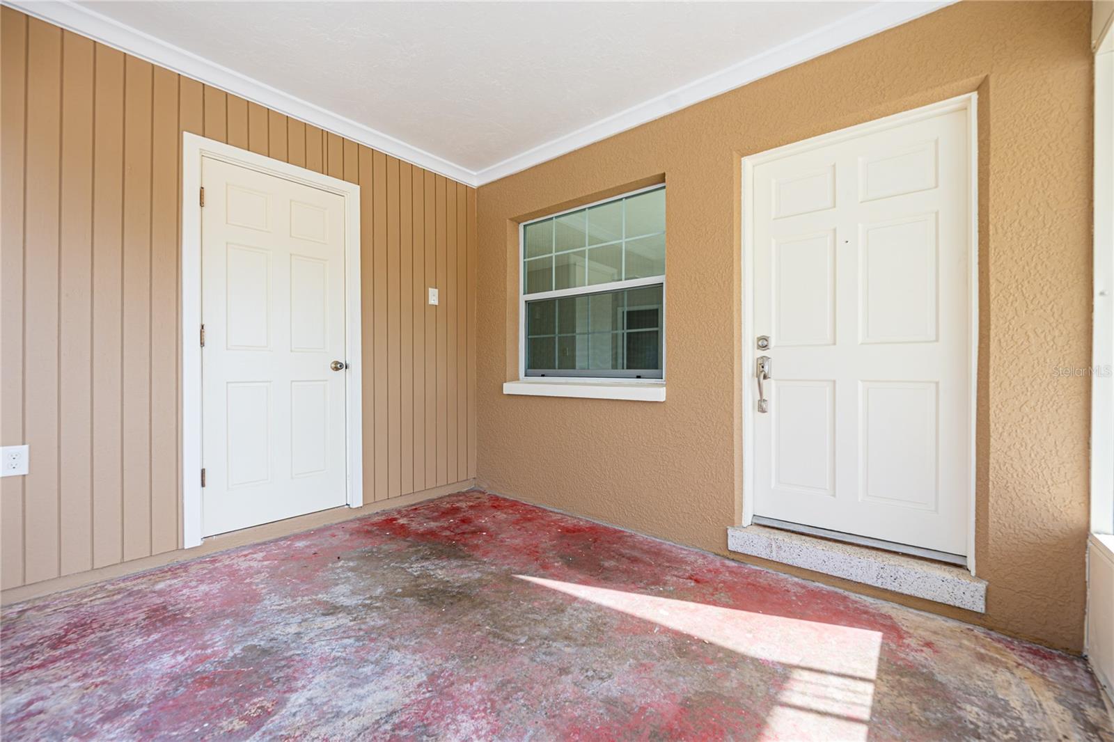 Front Screened in Entrance