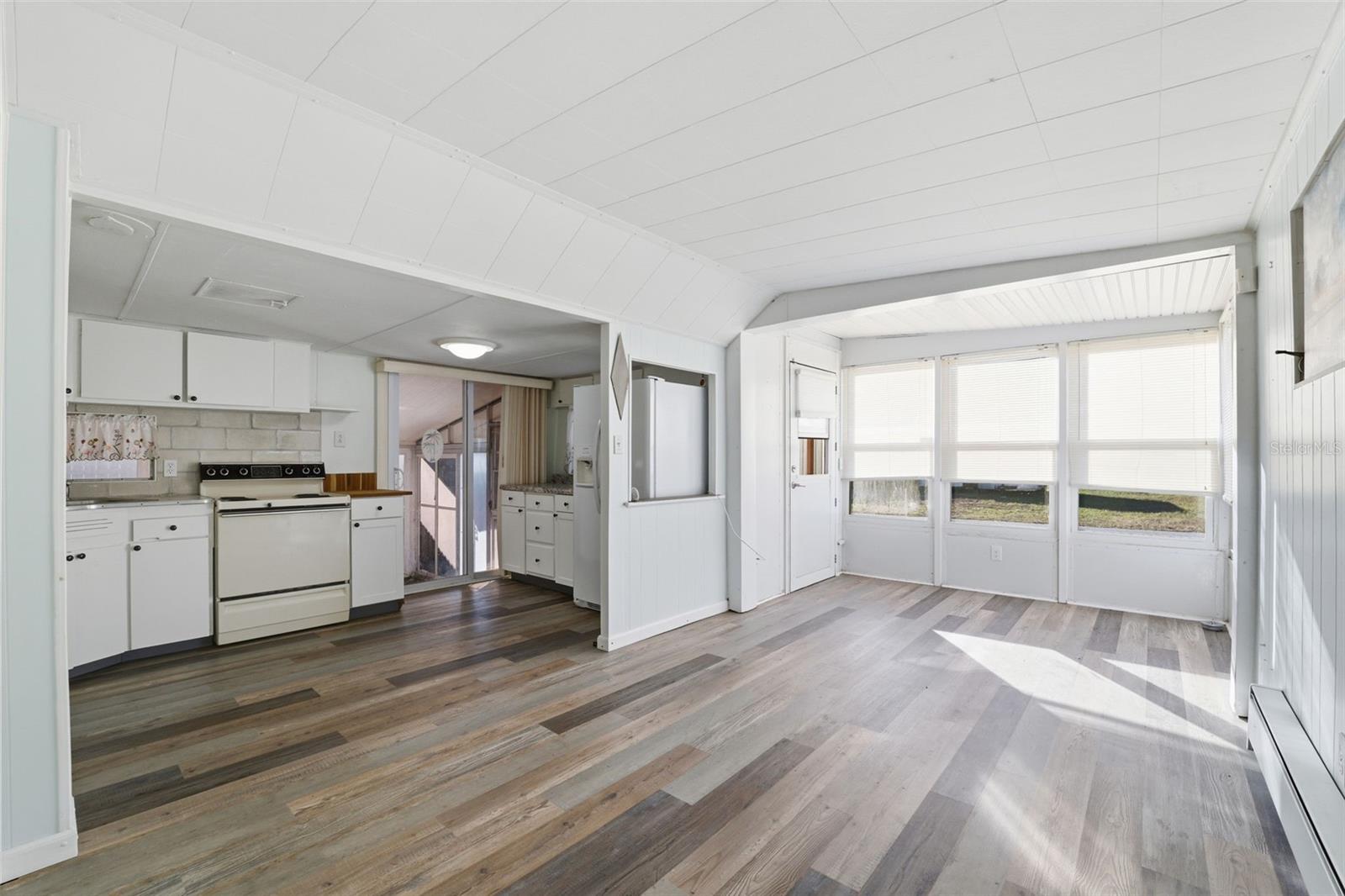 W7881395 Property Photo