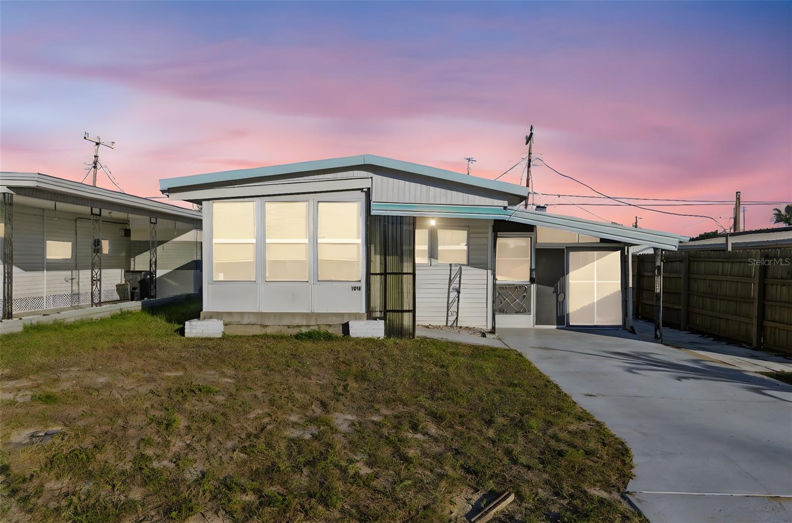 W7881395 Property Photo