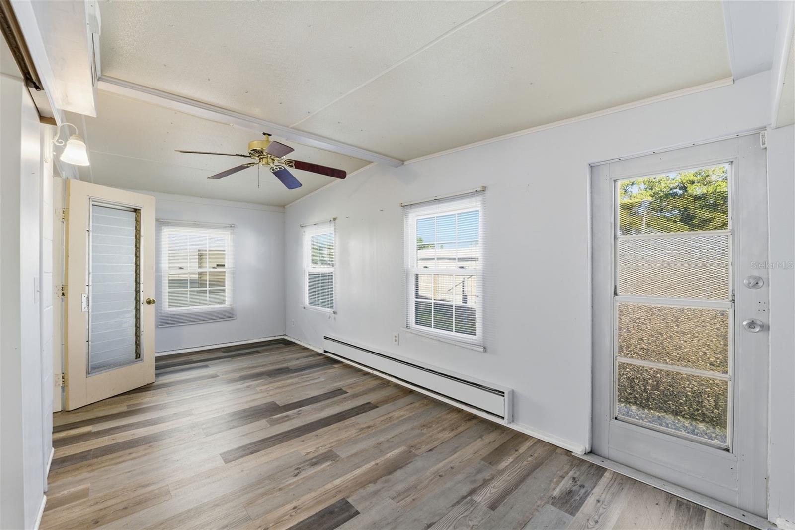 W7881395 Property Photo