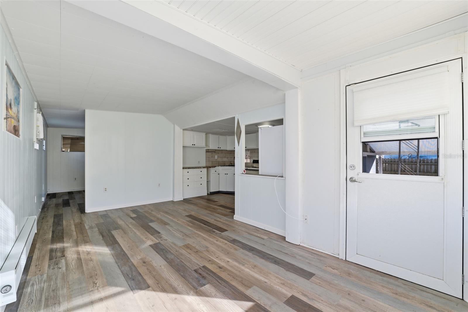 W7881395 Property Photo